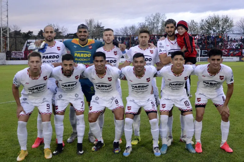 Douglas tendrá esta tarde una visita riesgosa ante El Linqueño