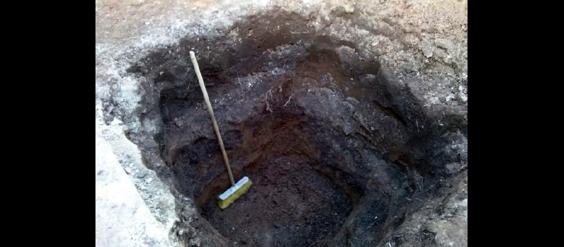  El pozo donde los investigadores hallaron el cuerpo de la víctima (NA)
