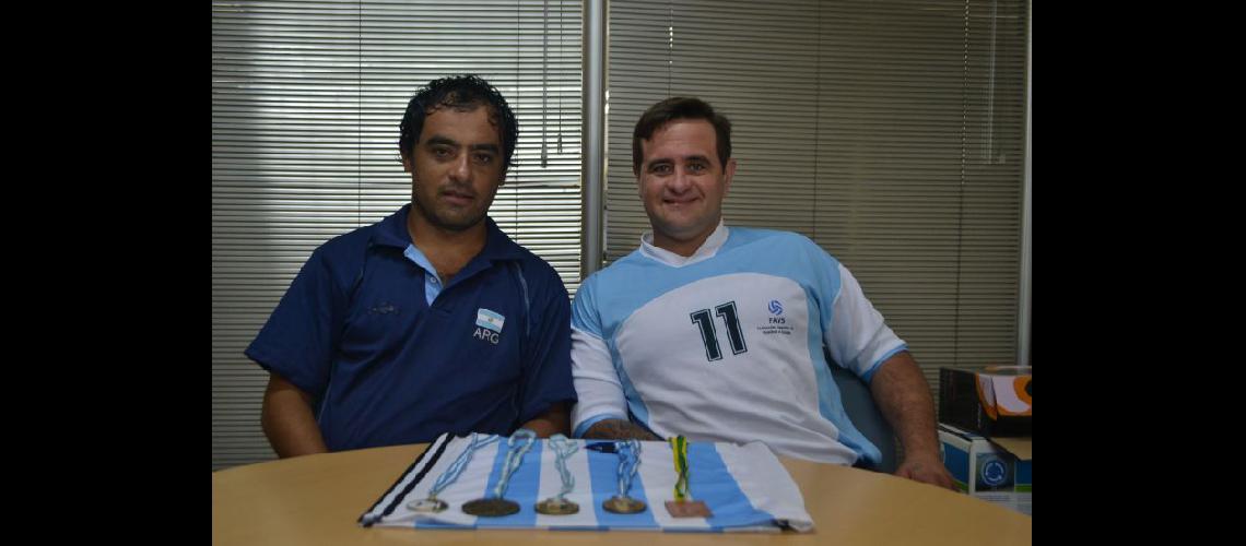  Hernn Cabrera y Gustavo Murray responsables del voleibol para sordos (ARCHIVO LA OPINION)