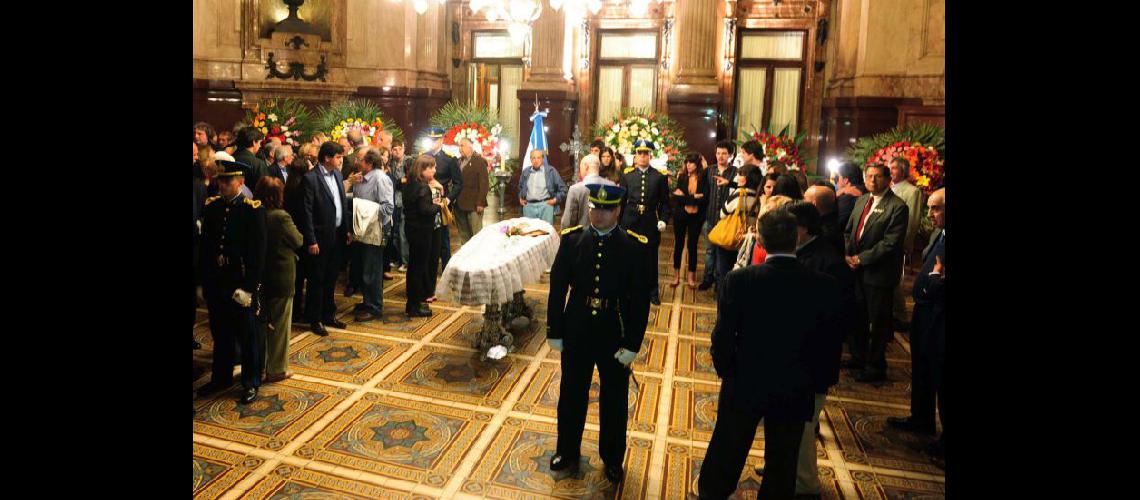  Los restos del exgobernador bonaerense Antonio Cafiero fueron velados en el Salón Azul del Senado de la Nación (TELAMCOMAR)