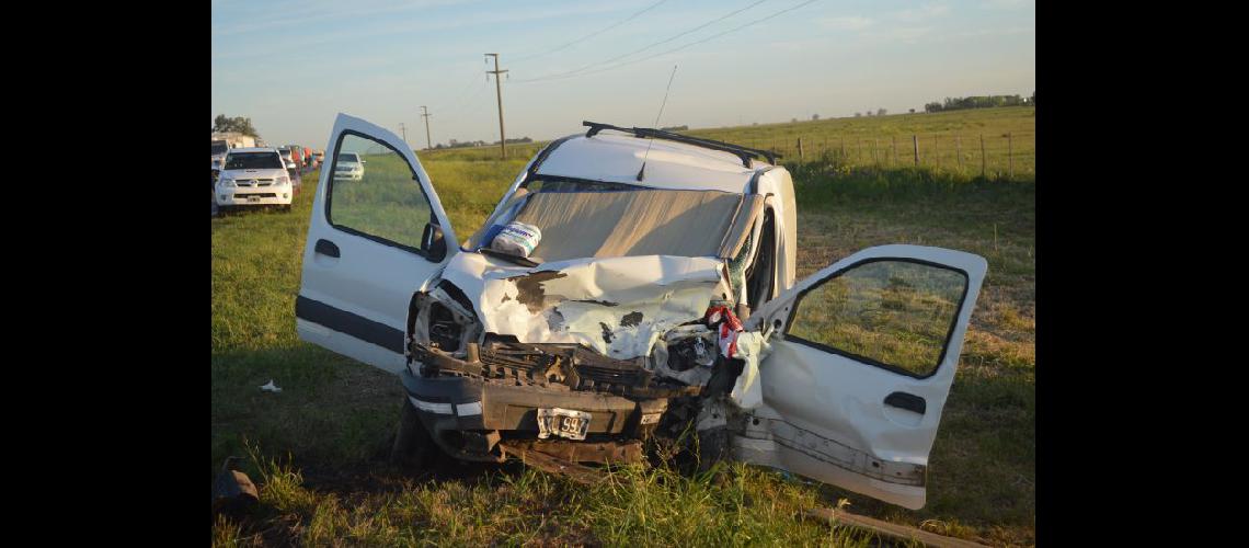  La víctima mortal conducía el utilitario Renault Kangoo  (LA OPINION)