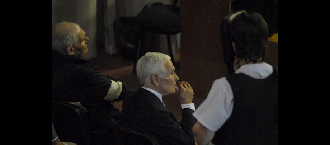 El excomisario Miguel Etchecolatz mientras el Tribunal Oral Federal 1 de La Plata leía las condenas (TELAMCOMAR)