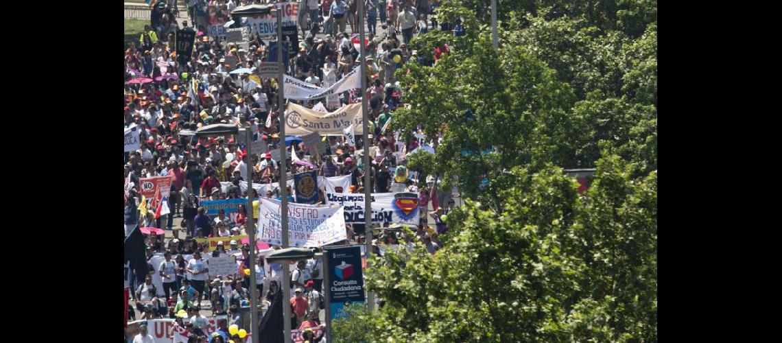  La marcha recorrió la principal arteria de la capital de Chile (NA) 