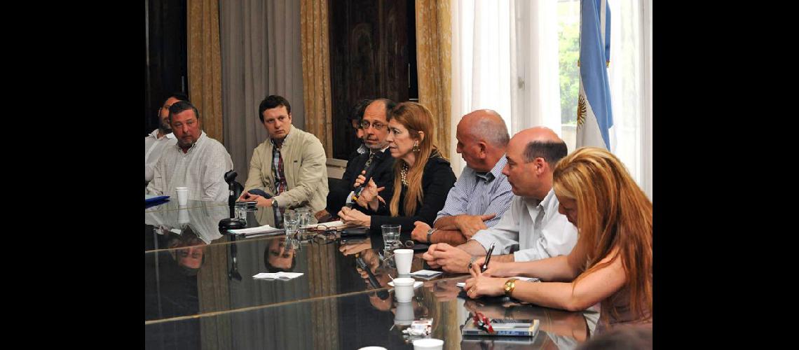  El titular de Genia Pergamino Marcelo Heiz participó de la reunión que fue dirigida por la ministra Débora Giorgi (GENIA PERGAMINO)