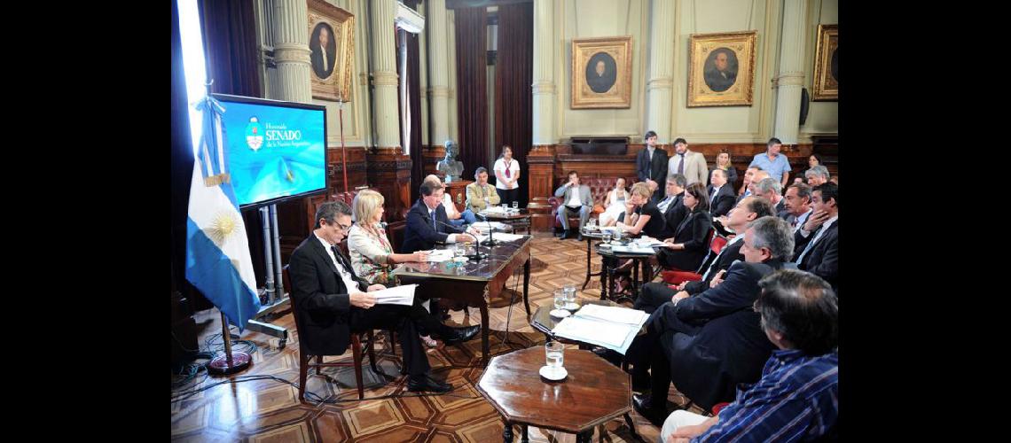  Comisiones del Senado se reunieron en el Salón Illia para tratar el proyecto de telecomunicaciones (NA)
