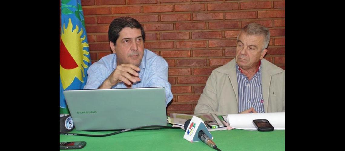  Sergio Tressens y Omar Pacini brindaron un pormenorizado anlisis sobre el proyecto presupuestario (LA OPINION) 
