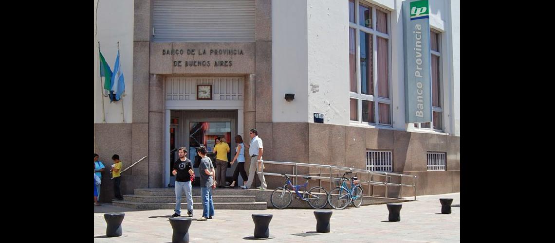  Los delincuentes condujeron a la mujer hasta el Banco Provincia de Pueyrredón y Peatonal (ARCHIVO LA OPINION)