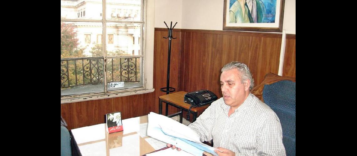  Manuel Elías en su despacho en la Legislatura bonaerense (PRENSA MANUEL ELIAS)