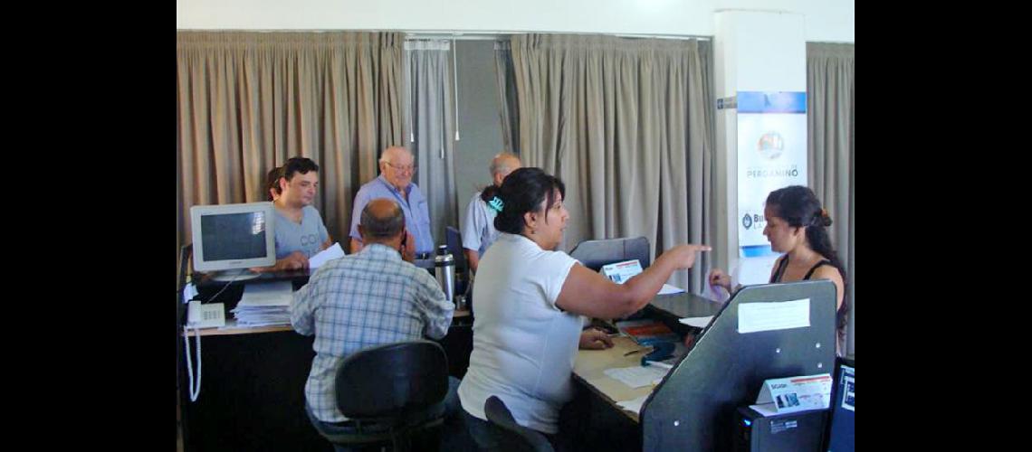  Por ahora los trmites se siguen desarrollando en las oficinas municipales ubicadas en Ramón Raimundo y Mendoza (LA OPINION) 