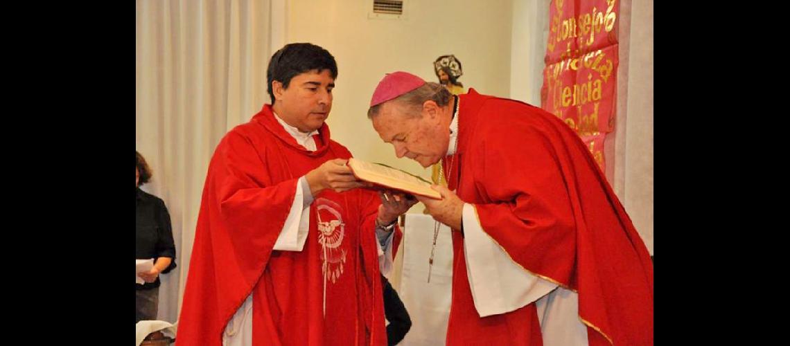  El padre Luis Lobo junto al actual obispo Héctor Cardelli (PADRE MIGUEL NADUR)