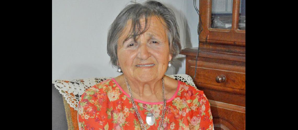  Clara Serafina Draghi de Rolandelli celebrando sus 85 años (LA OPINION)