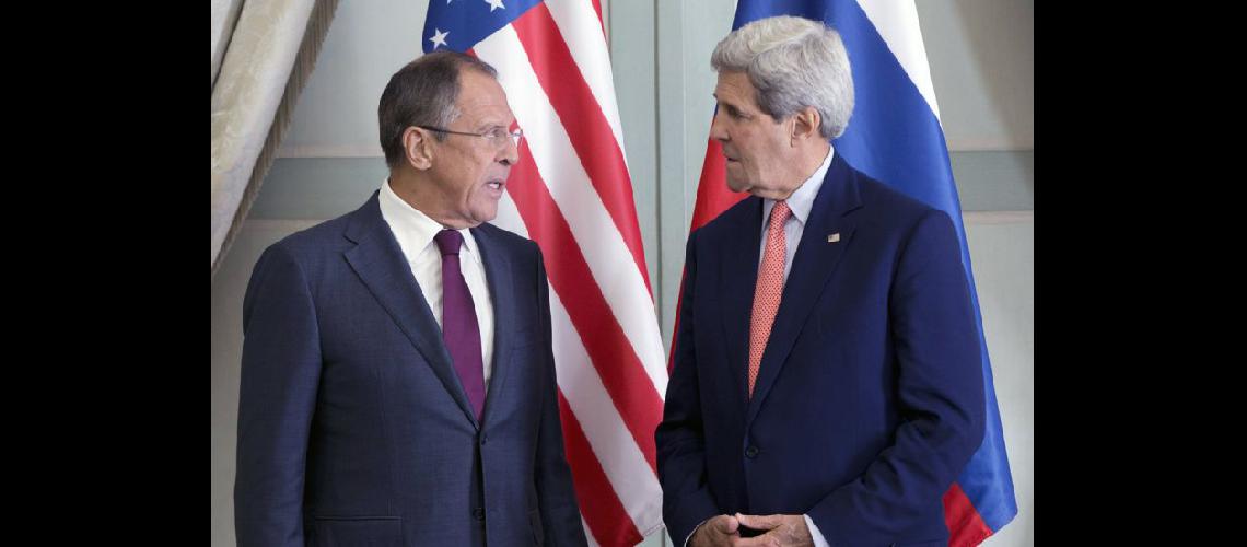  El canciller ruso Sergei Lavrov y su par estadounidense John Kerry se reunieron en París en octubre (NA)