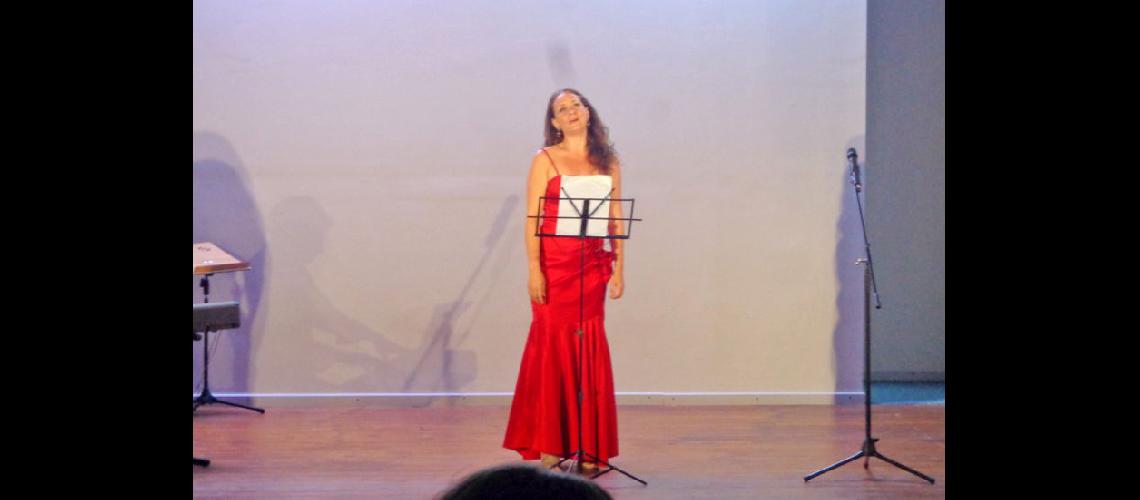  La soprano santafesina María Sol Bennasar cantar en Pergamino (HUGO RAMALLO)