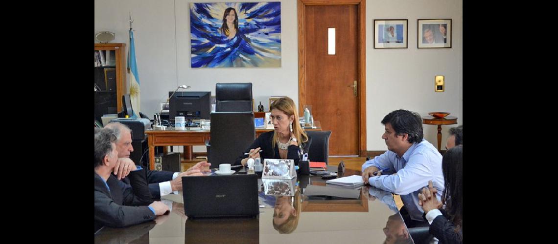  La ministra Débora Giorgi recibió a los ejecutivos de los laboratorios Denver Cassar y Raffo (NA)