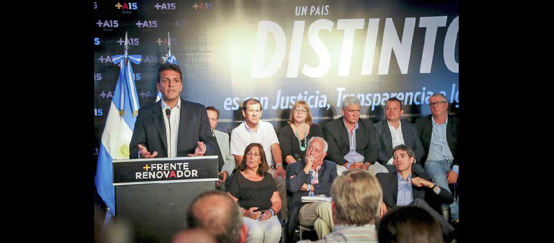  El diputado Adrin Pérez organizó un seminario en Vicente López en el que participó Sergio Massa (NA) 