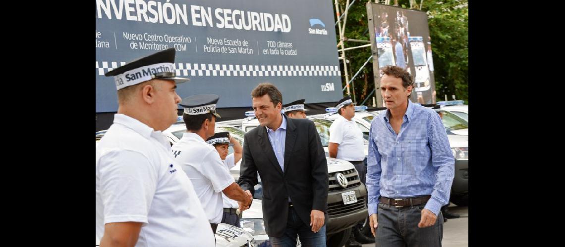  Sergio Massa y Gabriel Katopodis presentaron los nuevos patrulleros en la ciudad de San Martín (NA)