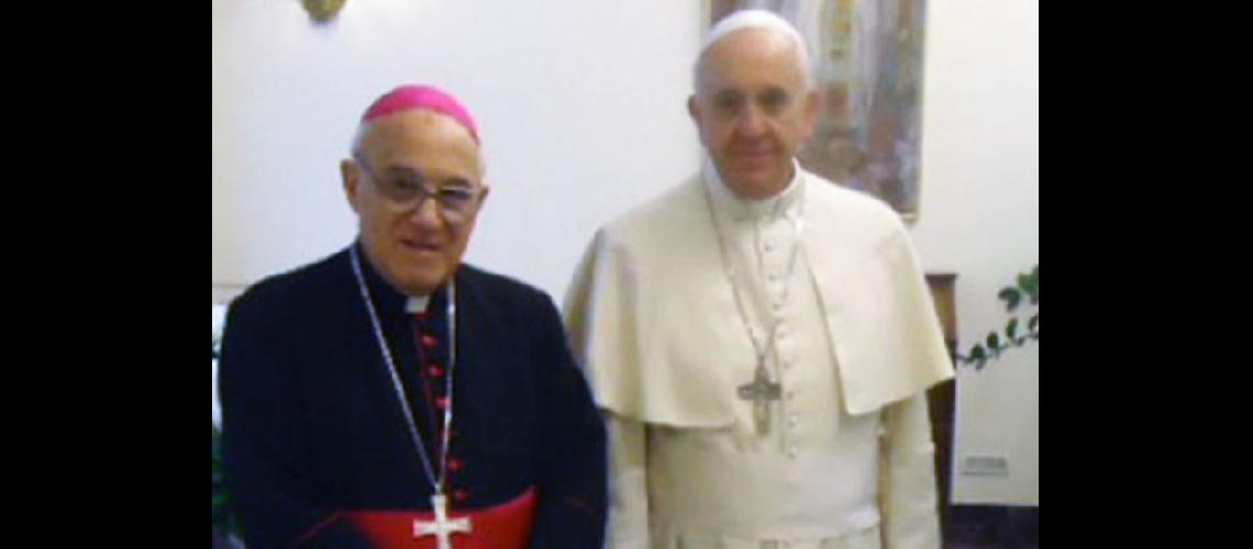 Castagna hoy arzobispo emérito con el Papa Francisco (DIARIO EPOCA)