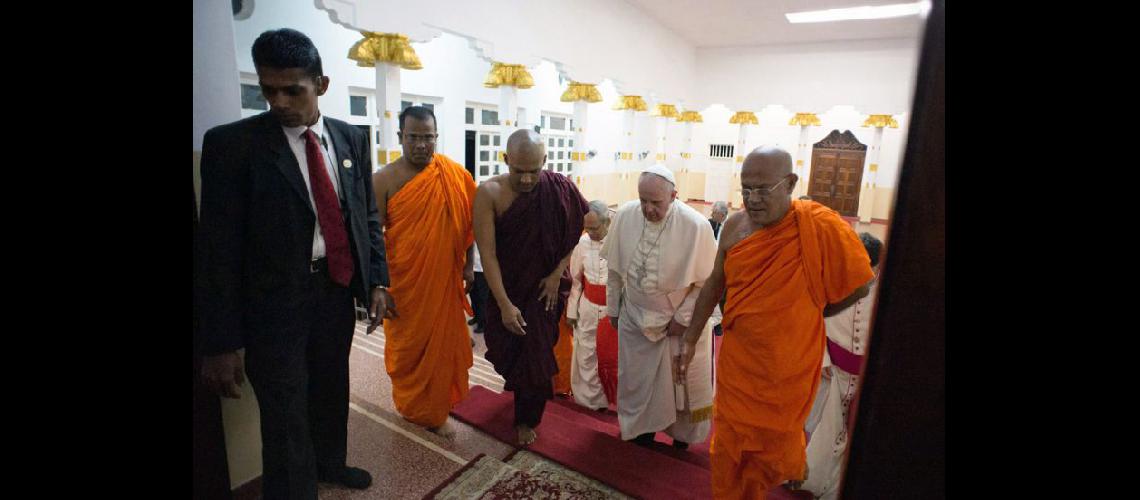  El Papa llegó a Manila procedente de Sri Lanka nación de mayoría budista que visitó previamente (NA)