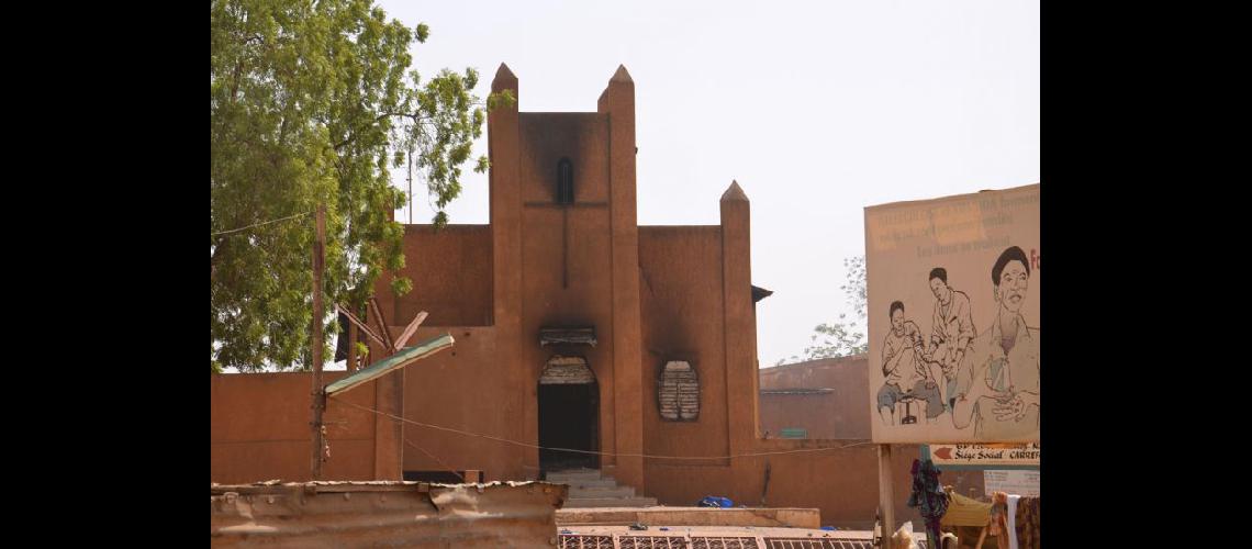  En Níger realizaron ayer nuevas manifestaciones y se produjo la quema de siete iglesias (NA)