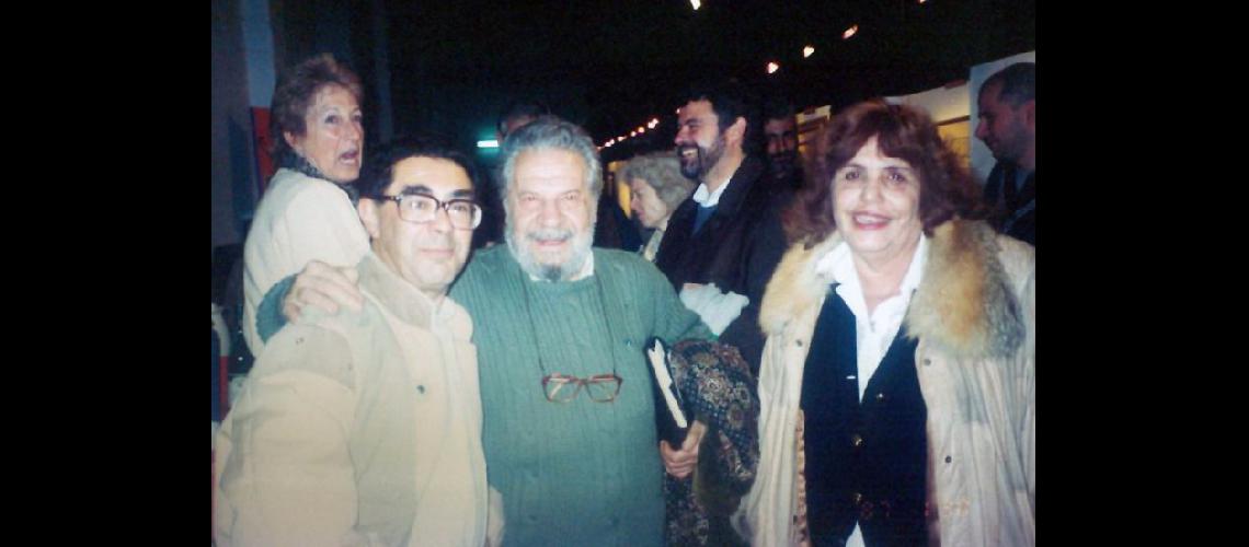  Con Goly Bernal y Edna Pozzi en Casa de la Cultura en 1999 (RUBEN ALBARACIN)