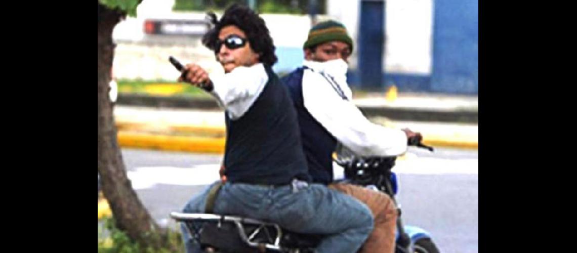  La mayoría de los robos a mano armada en la vía pública son cometidos por motochorros  (INTERNET)