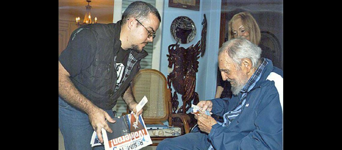  Randy Perdomo García con Fidel Castro atrs su esposa Dalia Soto (NA)