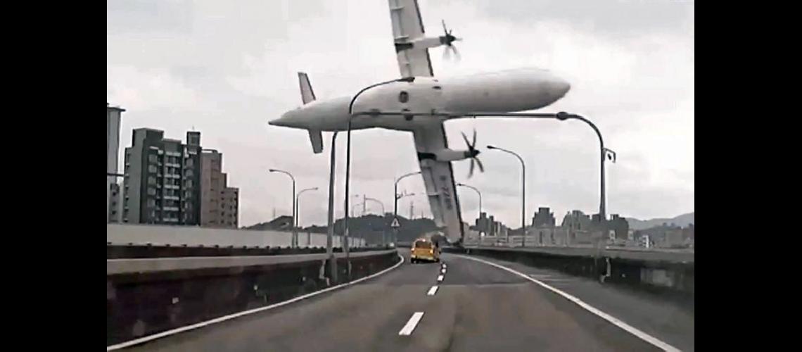  Un vídeo filmado por un aficionado registró el espectacular accidente del ATR 72-600 (NA) 