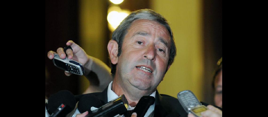  Julio Cobos advirtió que la presidenta confunde equivoca y ofende (NA)