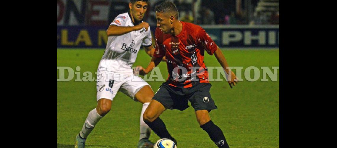  Elías Borrego anotó un golazo en el empate del viernes 2 a 2 ante All Boys (LA OPINION) 