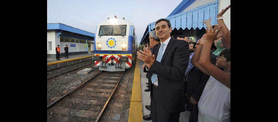  Randazzo defendió el proyecto de ley para que el Estado vuelva a hacerse cargo de los ferrocarriles (NA) 