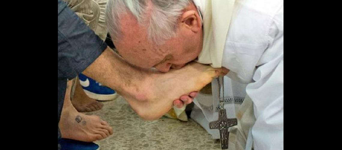  Desde el Papa pasando por los obispos hasta los sacerdotes de las parroquias lavarn los pies de los fieles (INTERNET)