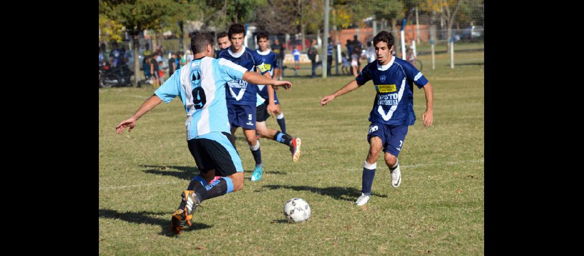  Cuatro partidos completaron el domingo la quinta fecha del campeonato pergaminense de fútbol (ARCHIVO LA OPINION)