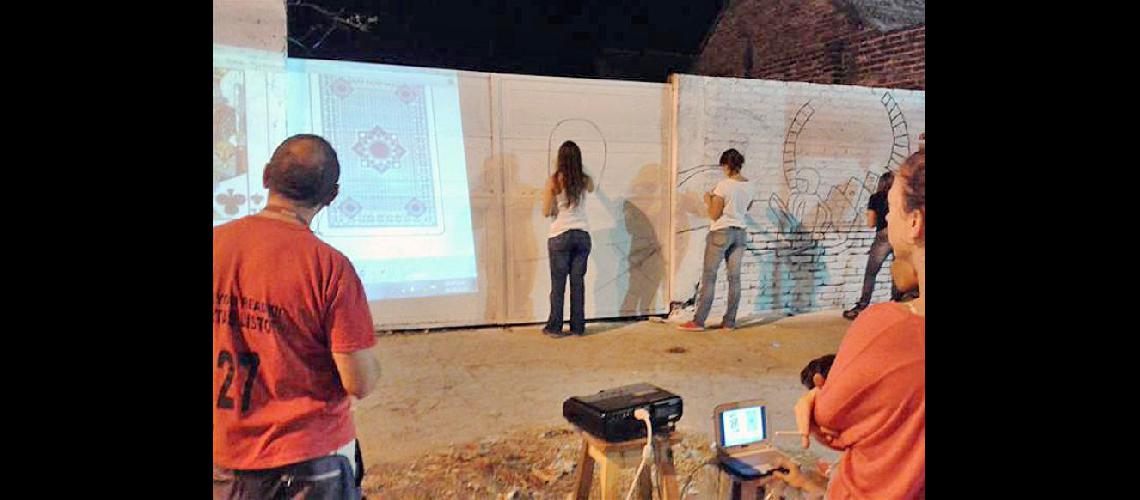  Alumnos de la Escuela de Artes Visuales continúan realizando el mural (PRENSA-MUNICIPIO)