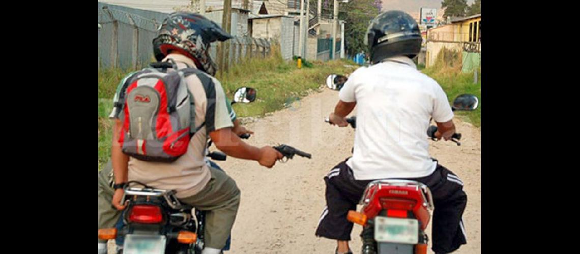  Volvieron a asaltar a un joven para robarle la moto en calles Montevideo y Trincavelli  (INTERNET)