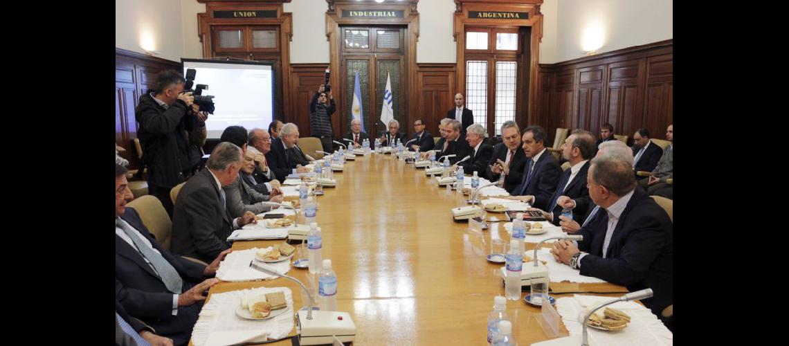  El gobernador Daniel Scioli se reunió con la cúpula de la UIA que elogió su propuesta (NA)