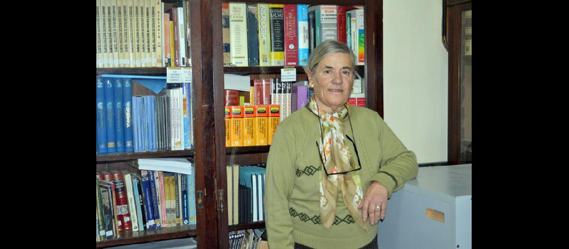  Martha Orlandi en el Colegio Nacional- un lugar importante de su historia de vida (LA OPINION) 
