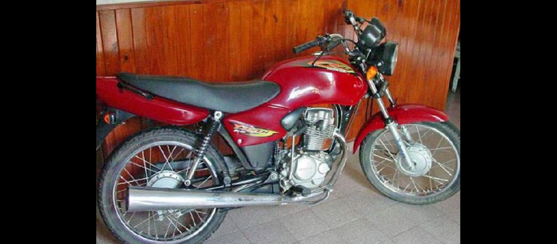  El delincuente se movilizaba en una moto Honda Titn de color rojo que le fue secuestrada  (ARCHIVO LA OPINION)