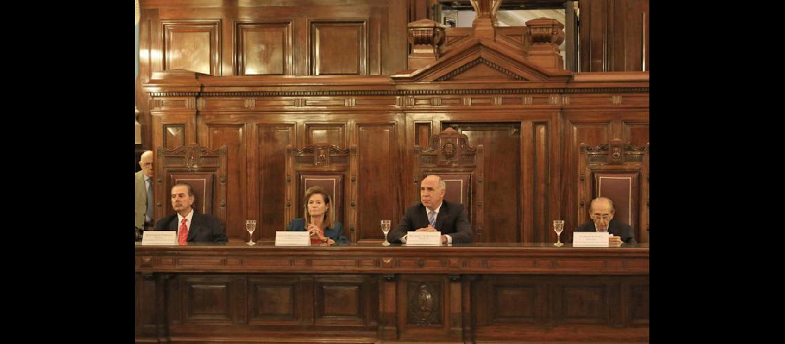  La Corte Suprema dejó sin efecto una decisión de la Cmara Federal de Apelaciones de Córdoba (NA) 