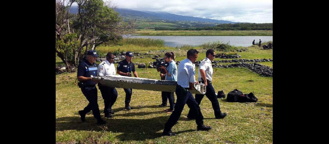  El fragmento del ala de un avión fue encontrado en la isla francesa de La Reunión (LOSANDESCOMAR)