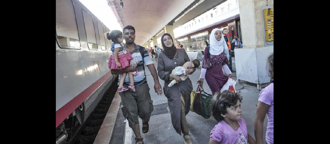  La llegada del tren con migrantes oriundos de Siria Afganistn y Eritrea (NA)