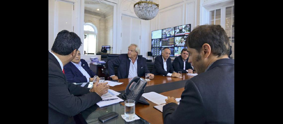  La actual conducción de la UIA encabezada por su presidente Héctor Méndez en una reunión con Kicillof (NA)