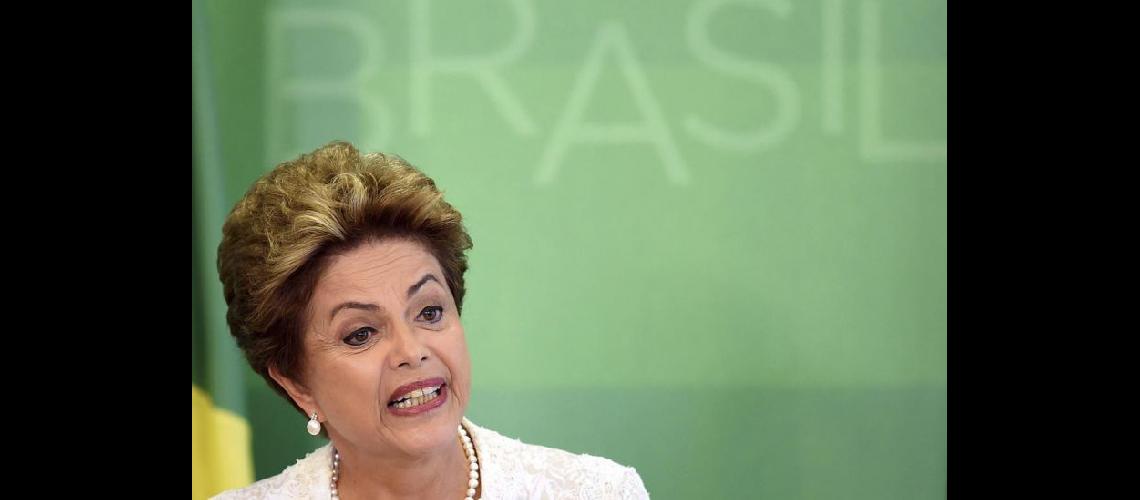  Rousseff busca retomar la iniciativa (NA)
