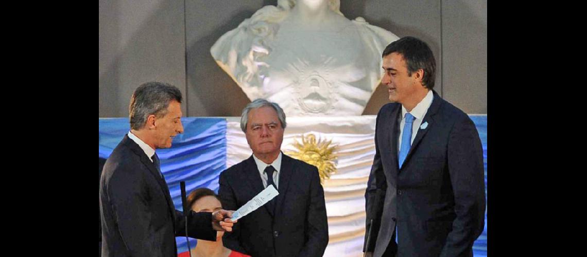  El presidente Mauricio Macri le tomó juramento como ministro de Educación a Esteban Bullrich (NA)