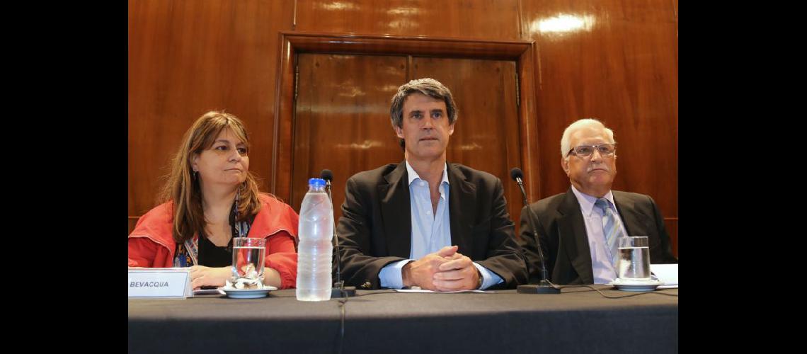  Alfonso Prat Gay y Jorge Todesca presentaron a la nueva directora técnica del Indec Graciela Bevacqua (NA)