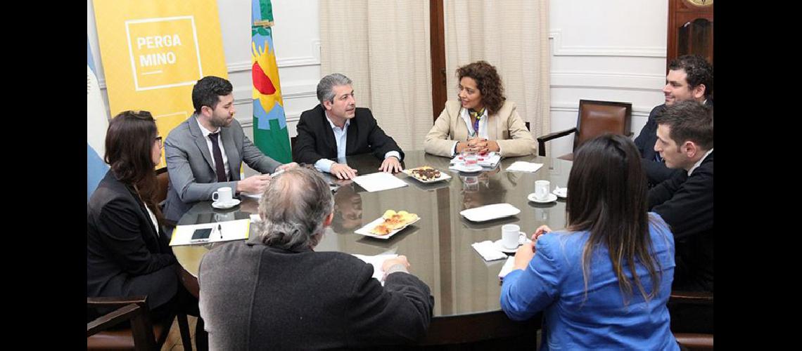  El intendente Javier Martínez mantuvo una reunión con los funcionarios del Gobierno provincial que estuvieron en Pergamino (LA OPINION) 