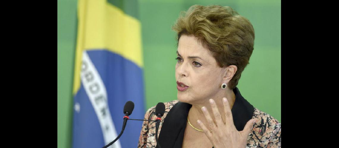  Mañana Dilma Rousseff har su propio alegato ante el Senado que ya tiene decidido destituirla (NA)