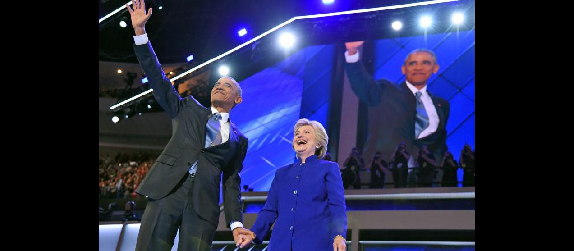  Barack Obama junto a la candidata del partido demócrata Hillary Clinton (NA)