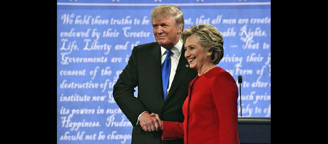  Donald Trump y Hillary Clinton mantuvieron el lunes a la noche el primer debate cara a cara (NA)