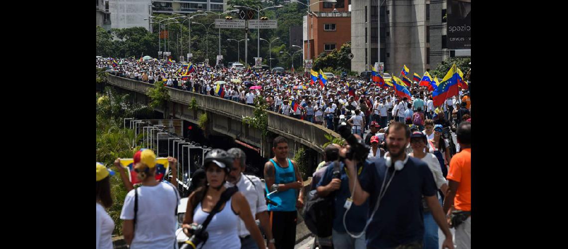  Marcha en Venezuela convocada por Lilian Tintori esposa del líder opositor preso Leopoldo López (NA)