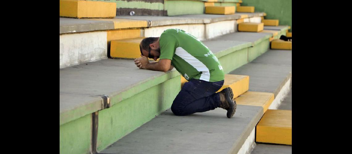  En el estadio Arena Cond del Chapecoense se repitieron ayer las muestras de dolor de los aficionados (TELAMCOMAR)